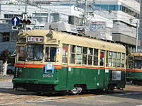 京都市交通局から移籍した1900形電車。今もなお、広島の街で活躍する（広島市中区東千田町で次田尚弘撮影）