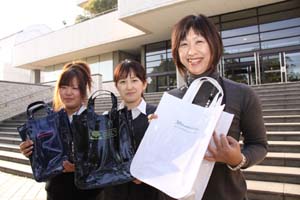 さまざまな場面で活躍しそうなバッグ - 和歌山市民会館が30周年記念バッグ発売