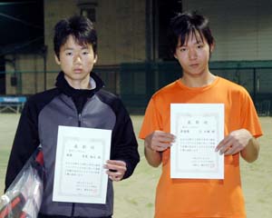 優勝した冨家㊧と準優勝の辻両選手 - 紀三井寺公園杯ジュニアテニス