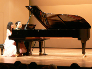 県民文化会館開館40周年記念・ピアノ開きコンサート