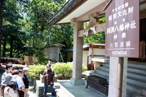 八幡神社などを訪れ理解を深めた - 大阪と紀の川市の「ともぶち」が交流