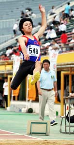 走幅跳で記録に挑んだ選手たち - 全日中学通信陸上県大会