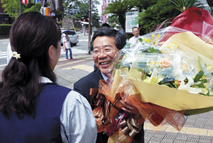 和歌山市長選で３選を果たした大橋建一市長