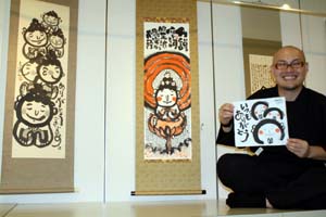 「エネルギーを充電して」と田中さん - 書画家の田中太山さんが近鉄で個展