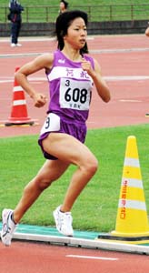 中学3年女子三千メートル優勝の上野選手(河北) - 和歌山ロードレース