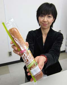 南高梅を使った「ナイススティック」 - 県と山崎製パンがコラボ