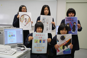 ポスターをデザインした５人（後列左から古川さん、桝田さん、南方さん、山﨑さん、上野さん）