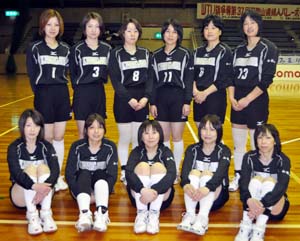 準優勝した貴志川クラブのメンバー - ファミリーが初優勝、WTV旗県婦人バレーボール