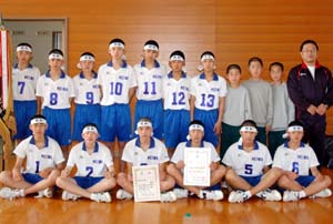 男子5連覇を飾った明和 - 明和男子が5連覇 中学バレーボール選手権