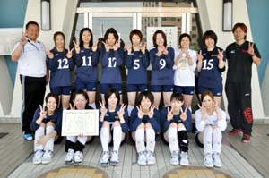 ３連覇を達成した開智アルテミスのメンバー - 開智が３連覇　全日本バレー県大会女子