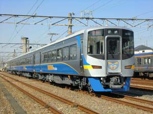 ９月１日に営業運転を開始する新型特急サザン１２０００系（南海電鉄提供） - ９月１日　南海電鉄が新型サザン投入