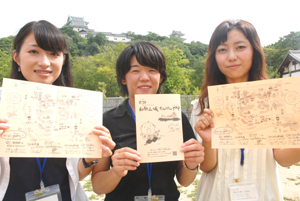 和歌山市の観光勉強中　お城で働く３人娘