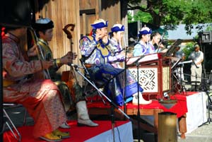 モンゴルの民族楽器を演奏する皆さん - 国宝善福院でモンゴル音楽のコンサート