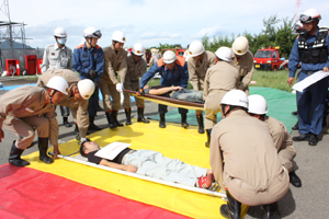 震災受け「連携」テーマに　岩出で救急訓練