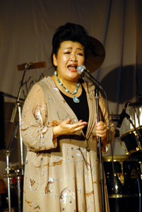 歌手のミネハハこと松木美音さん （56）
