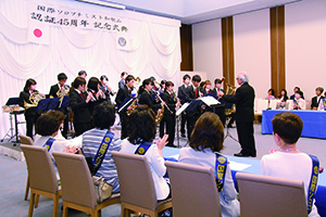 和歌山大学吹奏楽団も４５周年を祝福