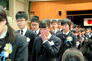 学び胸に巣立つ　和歌山市の公立中卒業式