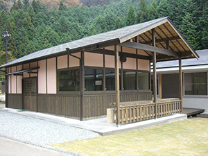 活動拠点として整備された茶屋「雨山の郷」