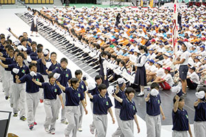 行進の最後を飾る和歌山の選手団