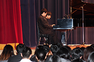 会場が静かに聴き入った男子生徒のピアノ演奏