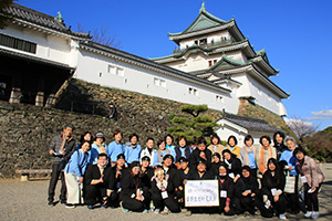 和歌山城天守閣を訪れた国際ソロプチミスト和歌山と留学生の皆さん