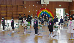 入学式に出席した１年生の６人