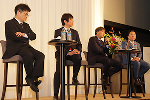 起業への思いを語る（左から）前田理事長、及川CEO、古澤社長、藤田社長
