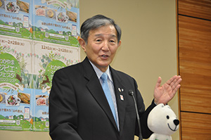 計画原案を発表する仁坂知事