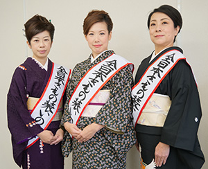女王の伊藤さん（中央）、準女王の佐谷さん㊨と池田さん