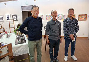 （左から）磯間さん、岡田さん、宮本浩二さん